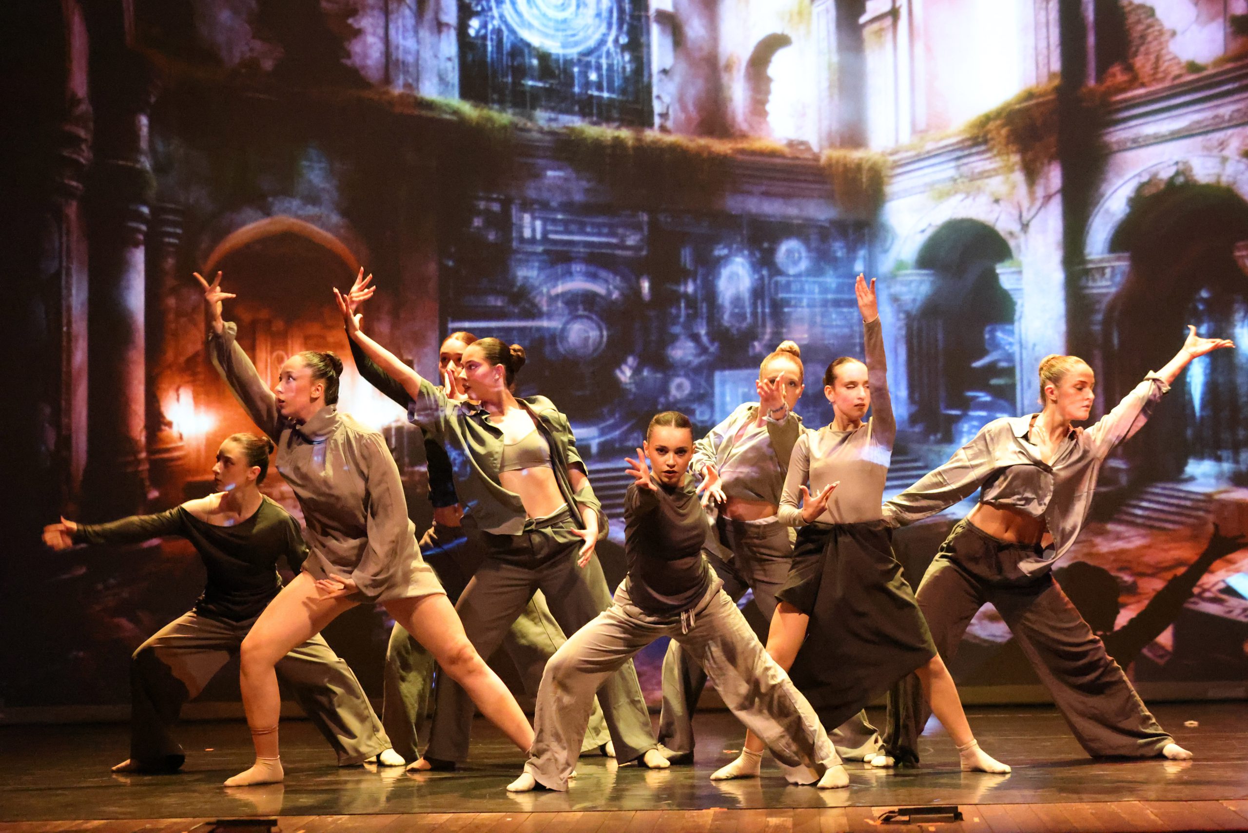 Lezione di danza moderna nella sede OFFART di Rimini